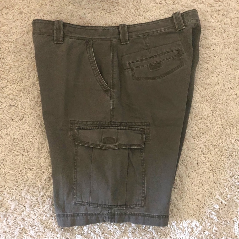IZOD Cotton Cargo Shorts Sz 34 - Picture 3 of 9